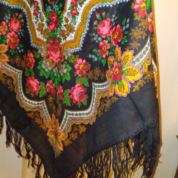 Ukraine Vintage Accessories - Elegant Handmade Scarf, Vintage, Wool 100 %, Made in Ukraine